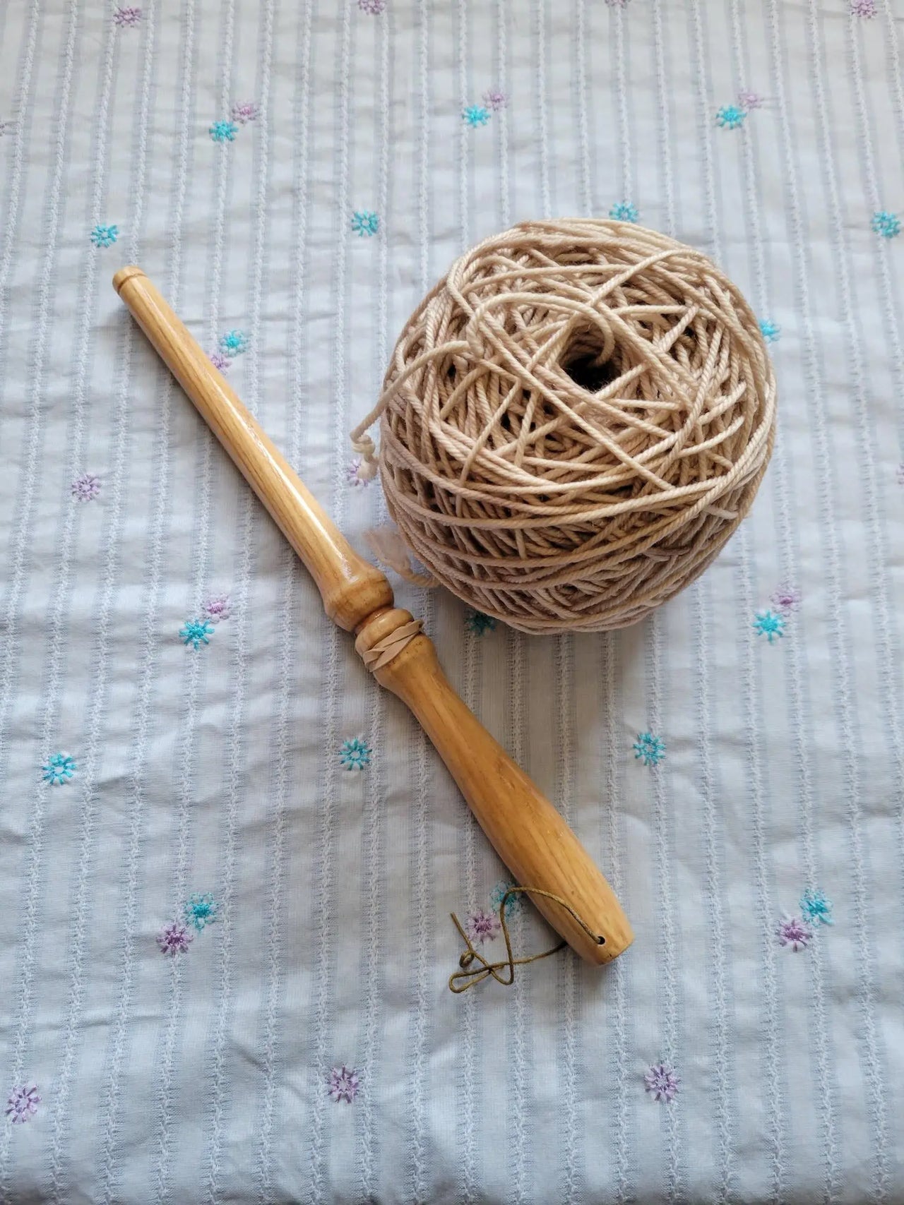 How-to-use-a-Nostepinne Yarn Traveler & Haberdashery