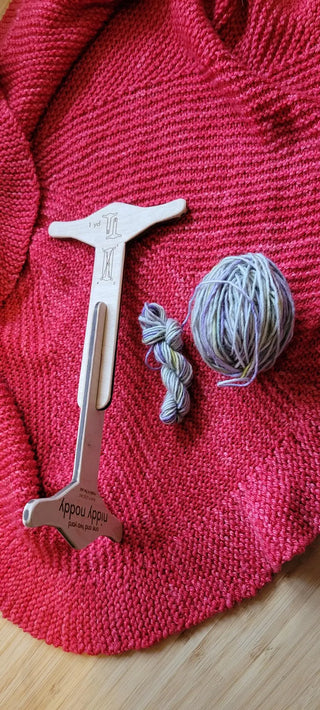 Niddy Noddy Yarn Traveler & Haberdashery