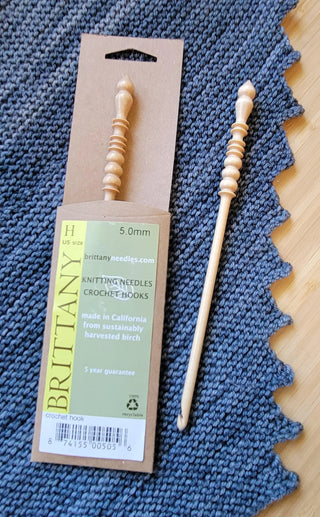 Brittany Birch Crochet Hook US H (5.0 mm) Yarn Traveler & Haberdashery