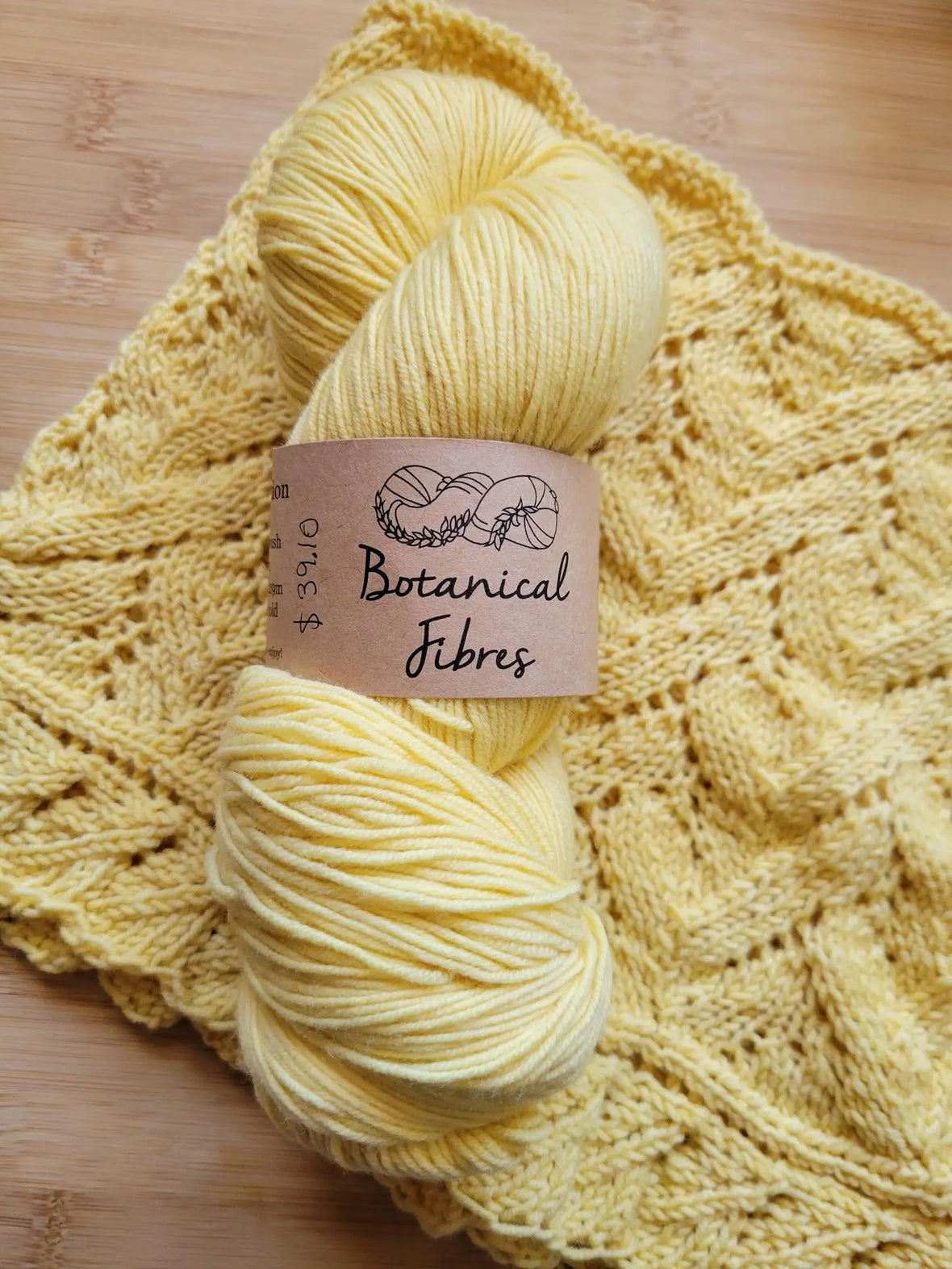 Knitwear: Lace Neck Warmer Yarn Traveler & Haberdashery