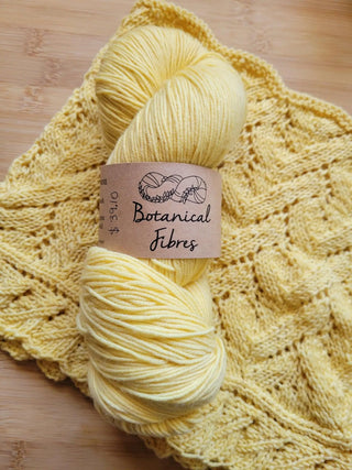 Knitwear: Lace Neck Warmer Yarn Traveler & Haberdashery